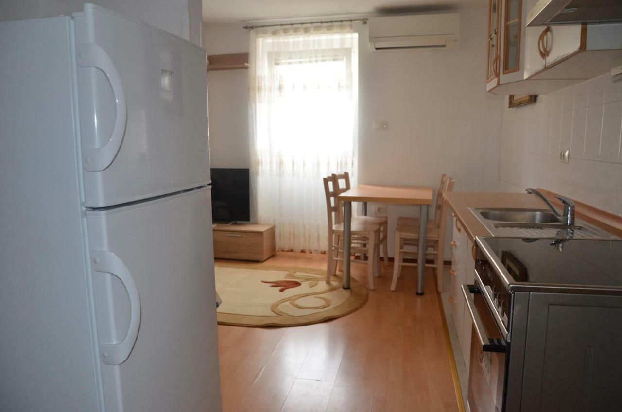 Apartments Park ไพราน ภายนอก รูปภาพ